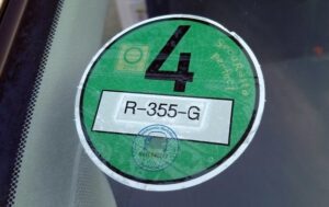 Stickeren du skal have i vinduet hvis du vil besøge tyske storbyer i en dieselbil