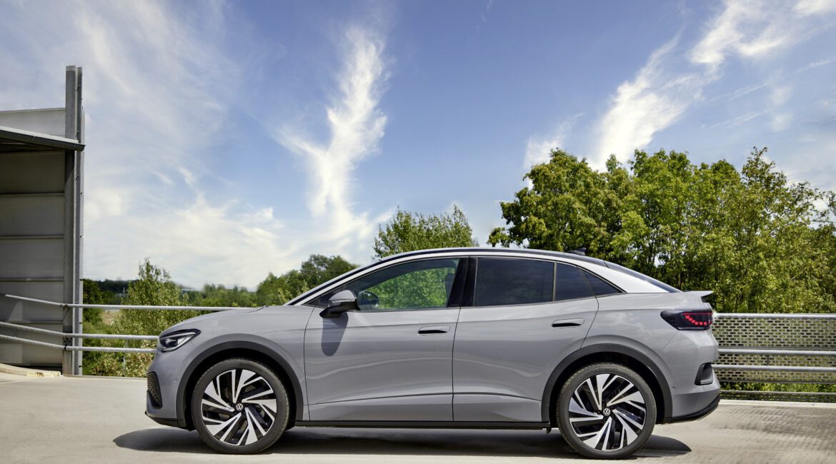 Volkswagen ID.5 grå fra siden