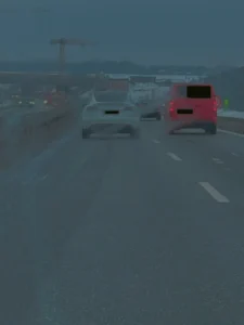 Mørklagte elbiler i tåge og mørke: Til fare for alle !